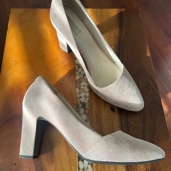 Blush colored suede pumps with thick heel - Picture 9 of 10